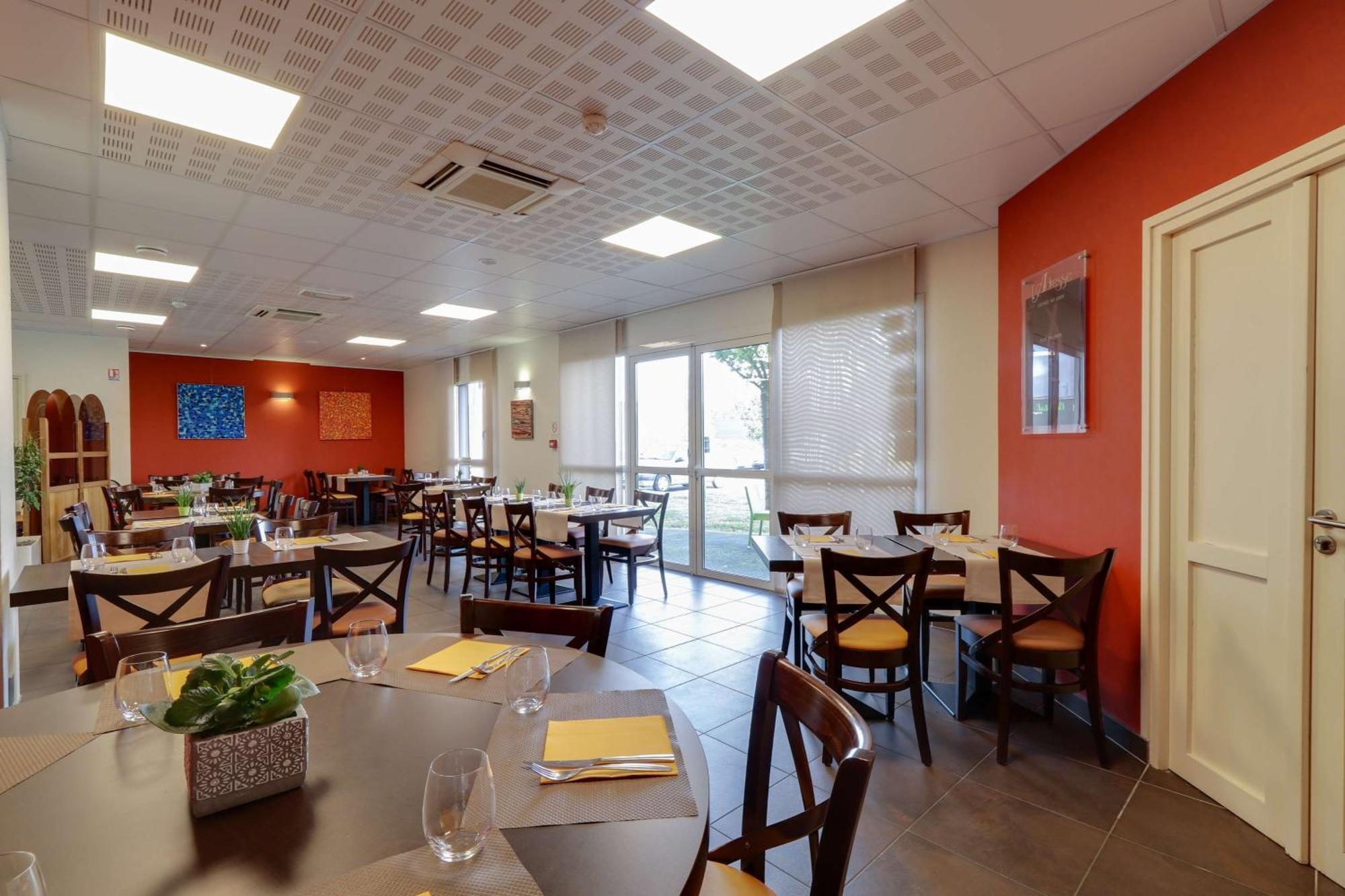 Brit Hotel Saint-Meen-Le-Grand En Broceliande Esterno foto