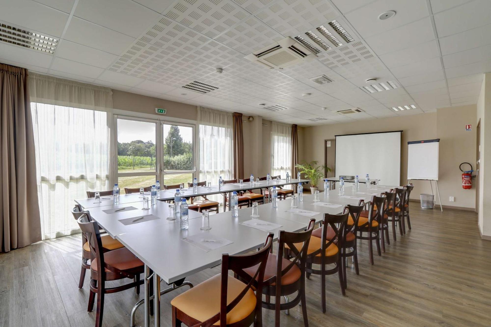 Brit Hotel Saint-Meen-Le-Grand En Broceliande Esterno foto