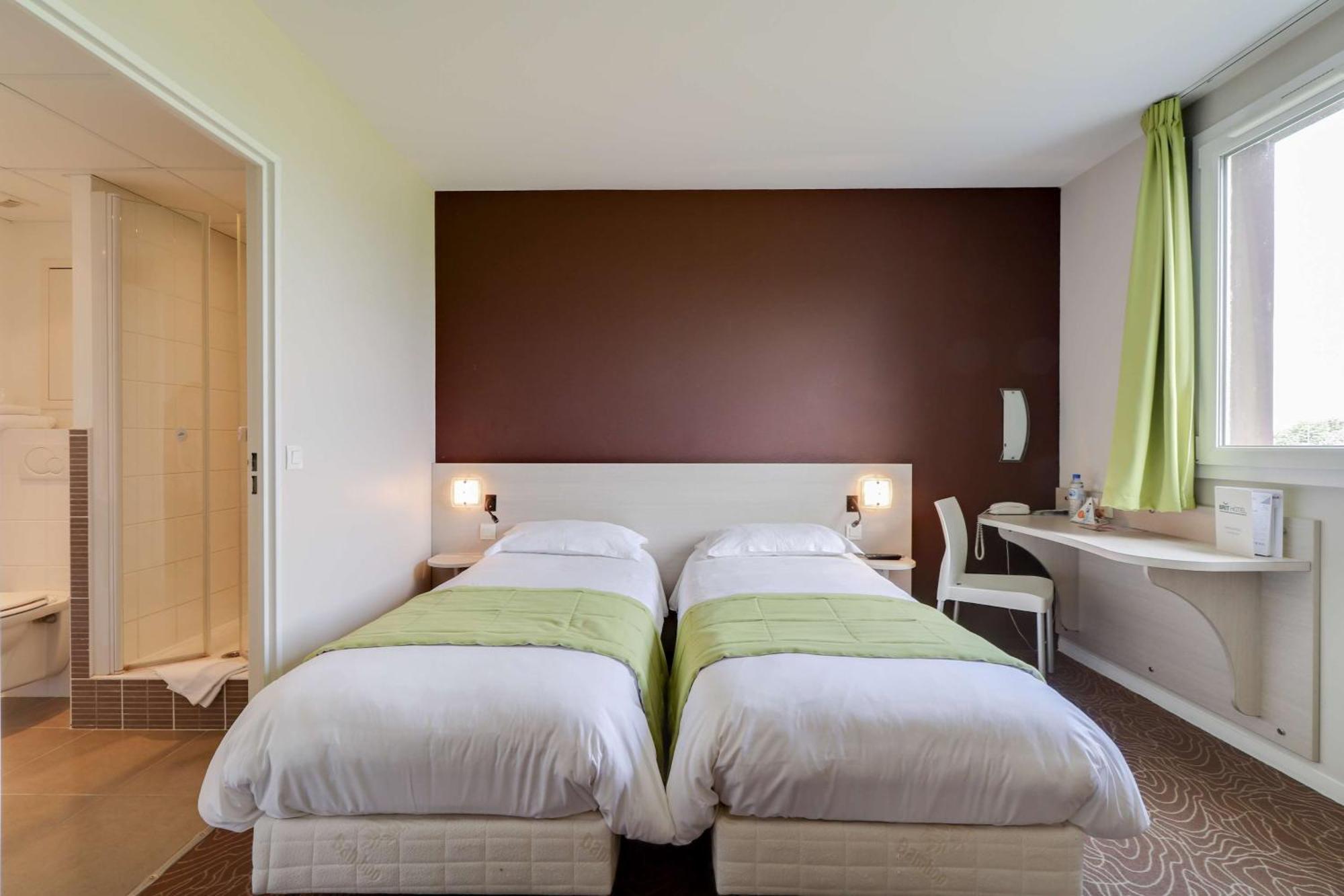 Brit Hotel Saint-Meen-Le-Grand En Broceliande Esterno foto