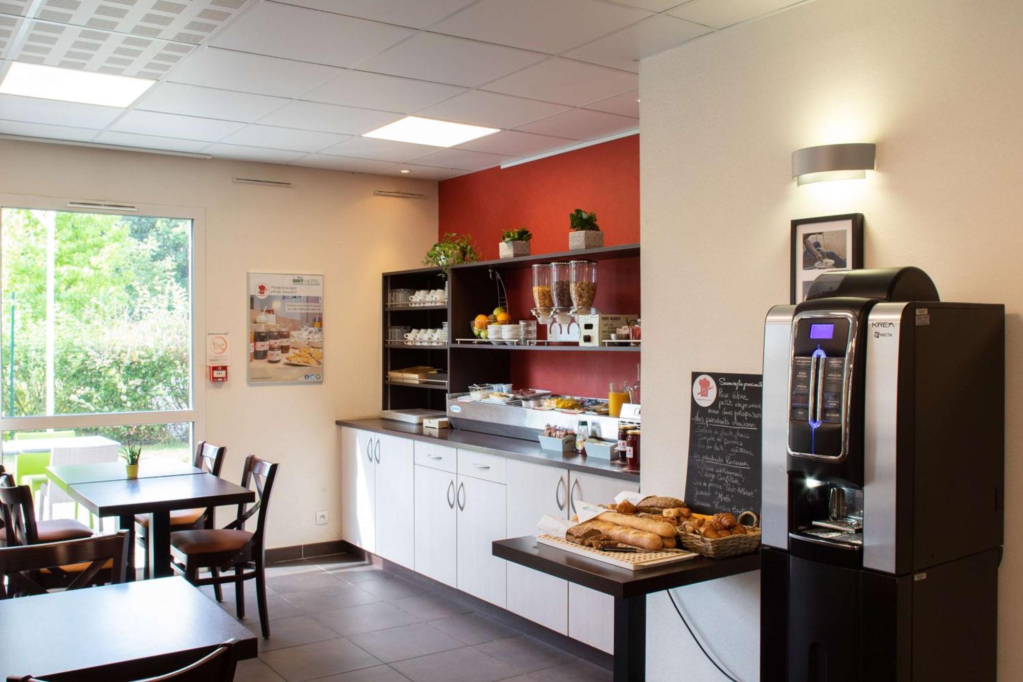 Brit Hotel Saint-Meen-Le-Grand En Broceliande Esterno foto