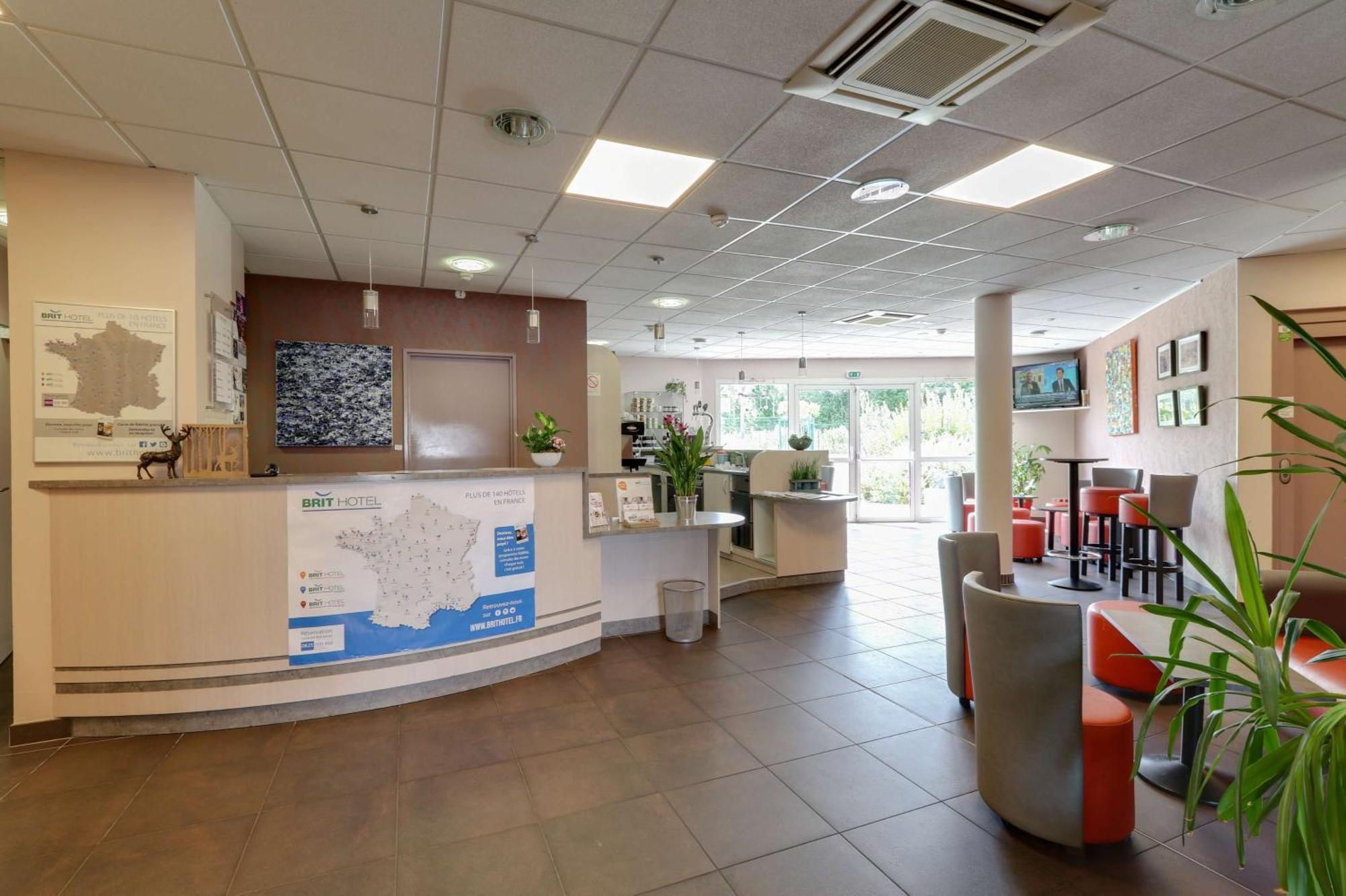 Brit Hotel Saint-Meen-Le-Grand En Broceliande Esterno foto