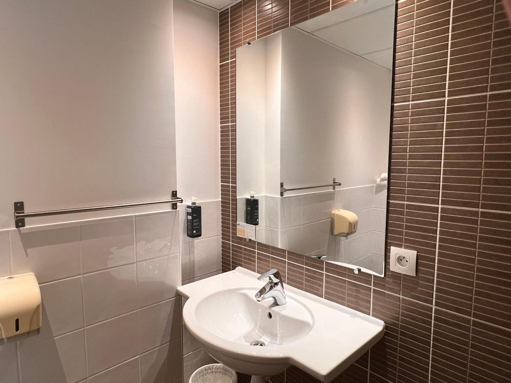 Brit Hotel Saint-Meen-Le-Grand En Broceliande Esterno foto