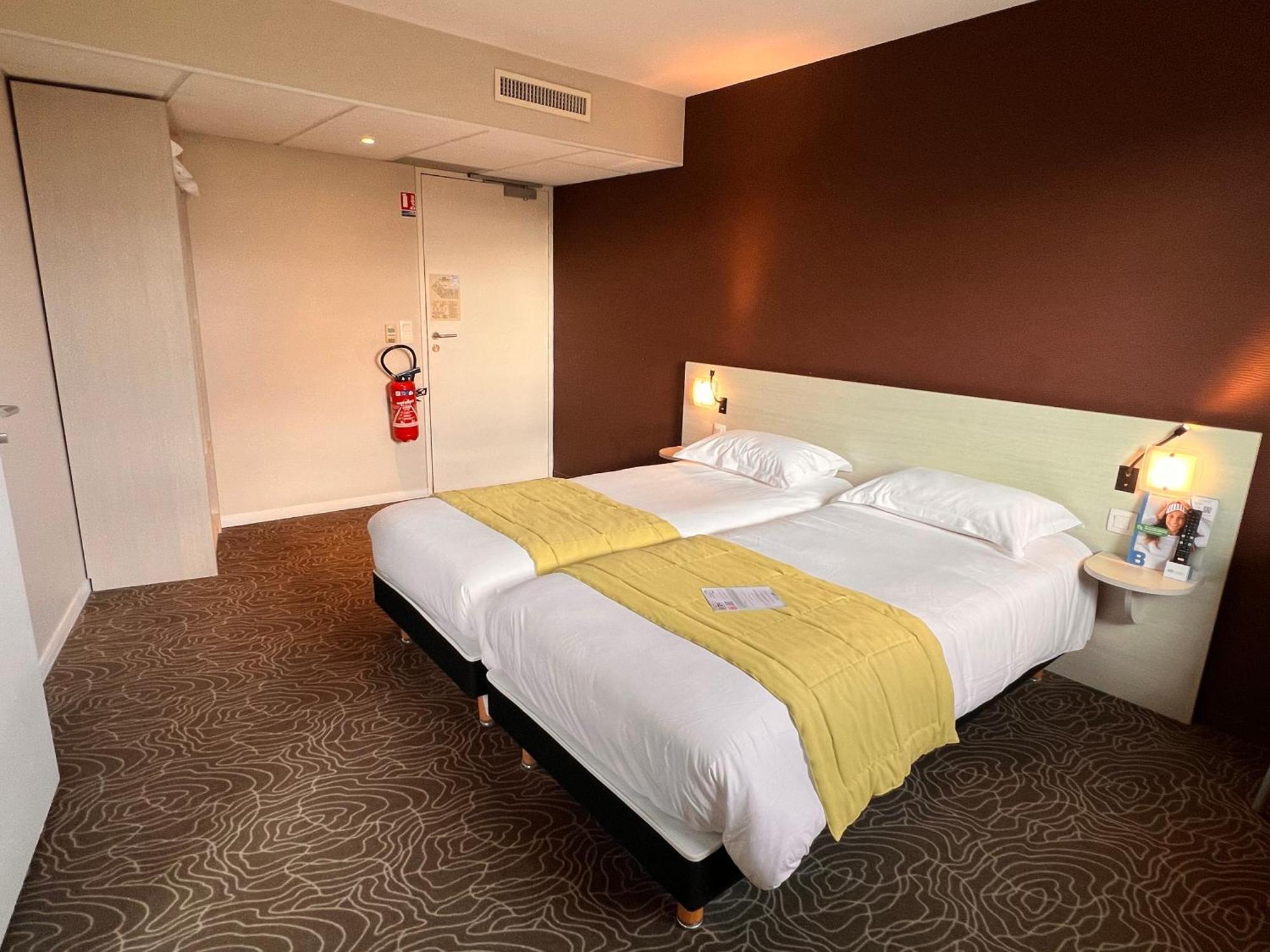 Brit Hotel Saint-Meen-Le-Grand En Broceliande Esterno foto