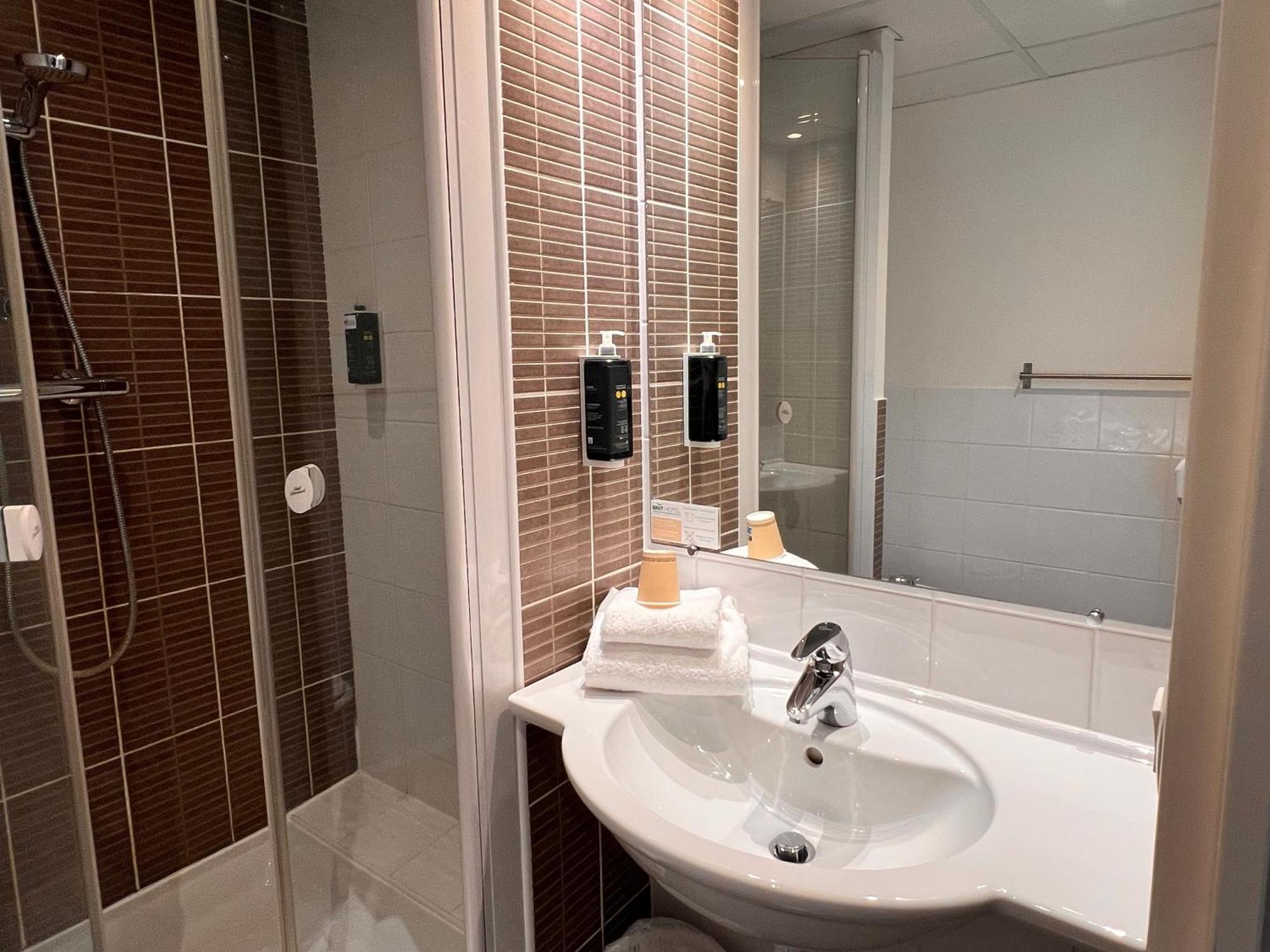 Brit Hotel Saint-Meen-Le-Grand En Broceliande Esterno foto