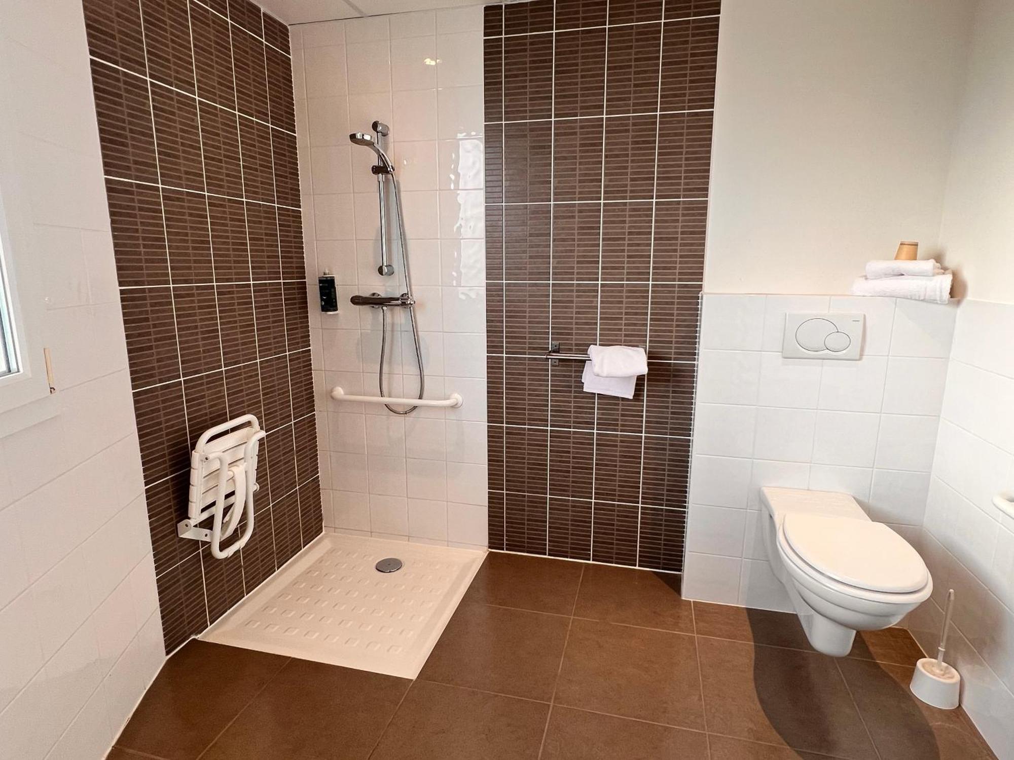 Brit Hotel Saint-Meen-Le-Grand En Broceliande Esterno foto